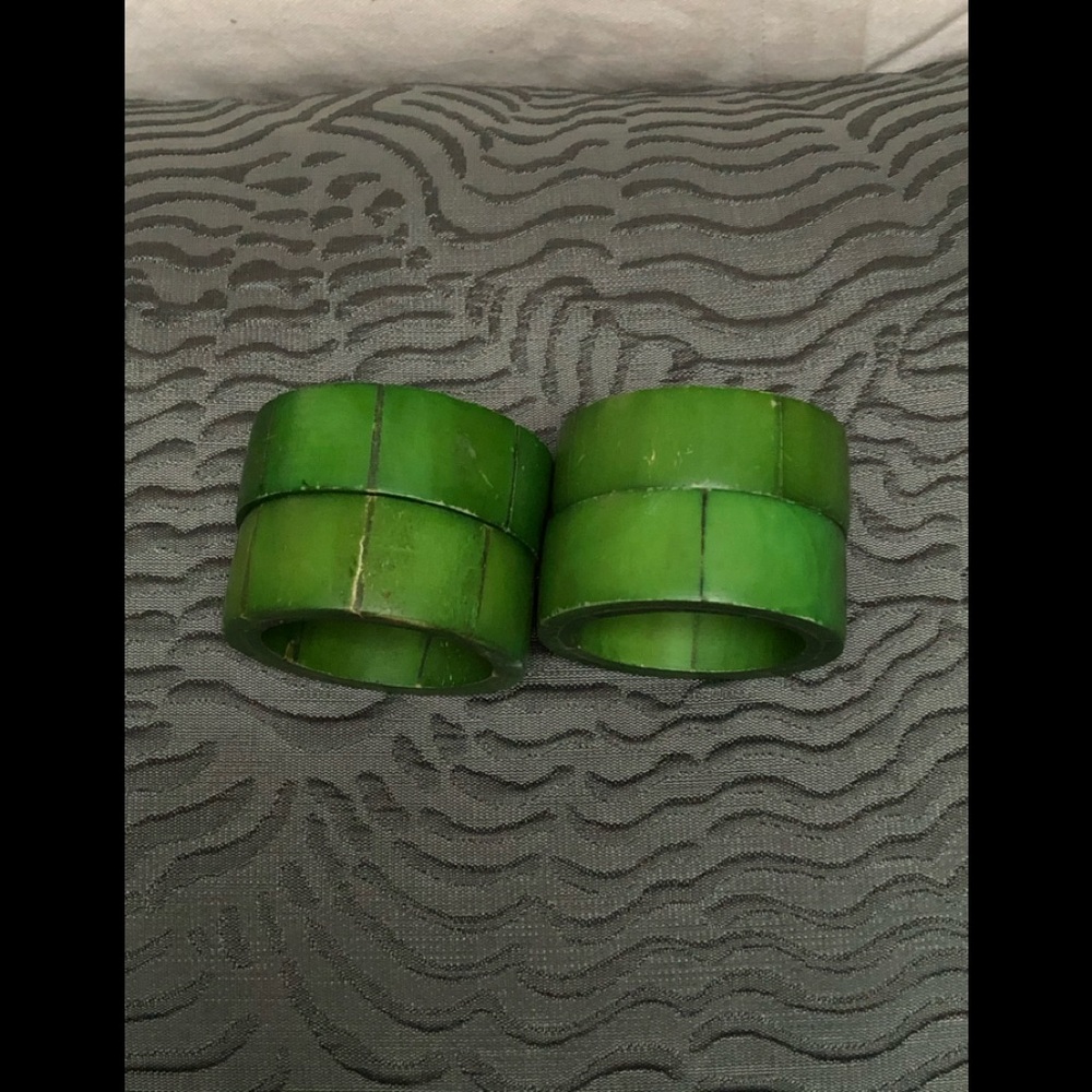 Vintage set of 4 green bamboo style napkin rings.